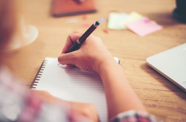 L'activité Atelier  d'écriture Autobiographique organisée par l'Amicale Laïque de Port-Boyer